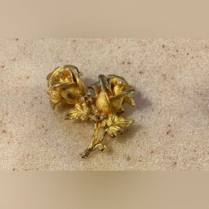 Gold Floral Rose Cluster Brooch Pin - Women's Jewelry